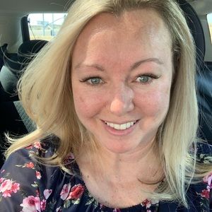 Meet your Posher, Loralee